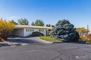 803 E Lark Ave, Moses Lake, WA 98837 - Photo 2