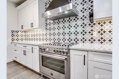 11014 Dayton Avenue N, Seattle, WA 98133 - Photo 8