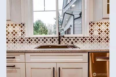 11014 Dayton Avenue N, Seattle, WA 98133 - Photo 12