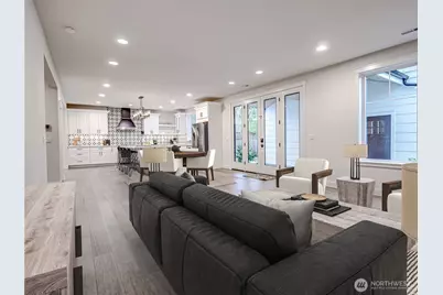 11014 Dayton Avenue N, Seattle, WA 98133 - Photo 4