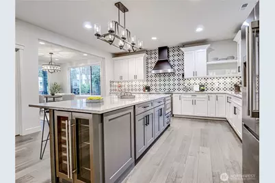 11014 Dayton Avenue N, Seattle, WA 98133 - Photo 10