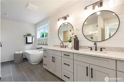 11014 Dayton Avenue N, Seattle, WA 98133 - Photo 20