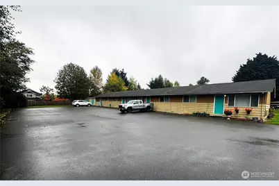 15817 Manor Way, Lynnwood, WA 98087 - Photo 2