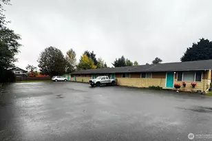 15817 Manor Way, Lynnwood, WA 98087 - Photo 2