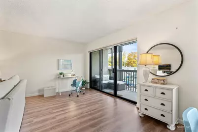 2550 Thorndyke Avenue W #103, Seattle, WA 98199 - Photo 14