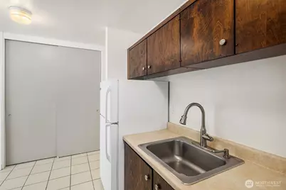 2233 NE 46th Street, Seattle, WA 98105 - Photo 18