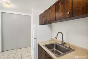 2233 NE 46th St, Seattle, WA 98105 - Photo 18