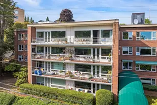 530 W Olympic Pl, Seattle, WA 98119 - Photo 16