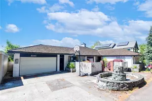 2045 Rose Point Ln, Kirkland, WA 98033 - Photo 4