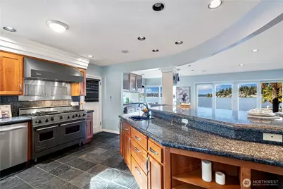 2045 Rose Point Lane, Kirkland, WA 98033 - Photo 12