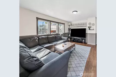 2716 NE 5th Place, Renton, WA 98056 - Photo 4