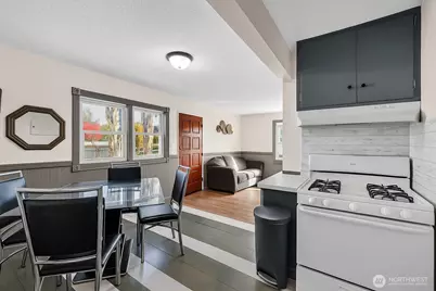 2716 NE 5th Place, Renton, WA 98056 - Photo 8