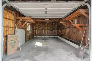 724 N 104th St, Seattle, WA 98133 - Photo 10