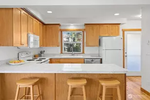 1322 Polly's Ln, Bainbridge Island, WA 98110 - Photo 8