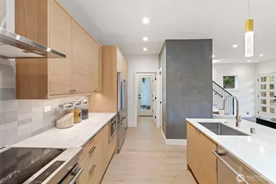 8001 25th Avenue NW, Seattle, WA 98117 - Photo 18