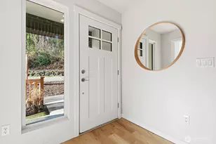 706 Newport Way NW, Issaquah, WA 98027 - Photo 2