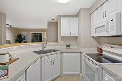 18501 SE Newport Way #G132, Issaquah, WA 98027 - Photo 10