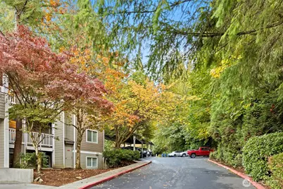 18501 SE Newport Way #G132, Issaquah, WA 98027 - Photo 2