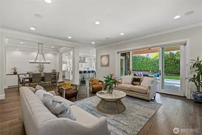 2121 109th Avenue SE, Bellevue, WA 98004 - Photo 8