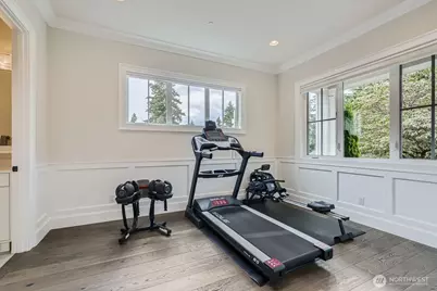 2121 109th Avenue SE, Bellevue, WA 98004 - Photo 4