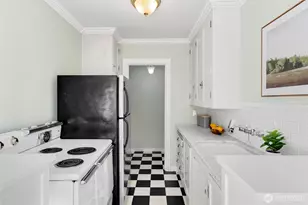 220 W Olympic Pl, Seattle, WA 98119 - Photo 16