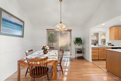 13405 SE 56th Pl, Bellevue, WA 98006 - Photo 10