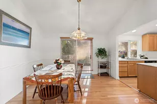 13405 SE 56th Pl, Bellevue, WA 98006 - Photo 10