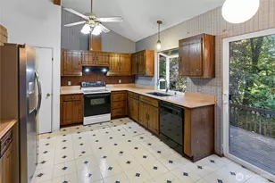 5755 Blakely Ave NE, Bainbridge Island, WA 98110 - Photo 4