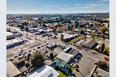 118 E Victoria Avenue, Burlington, WA 98233 - Photo 10