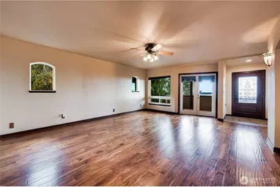 212 Grandview Ave, Camano Island, WA 98282 - Photo 4