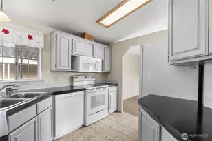 318 Peacock Ln, Kelso, WA 98626 - Photo 12