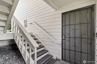 1321 S Puget Drive #E15, Renton, WA 98055 - Photo 2