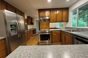 8505 NE 27th Pl, Clyde Hill, WA 98004 - Photo 8