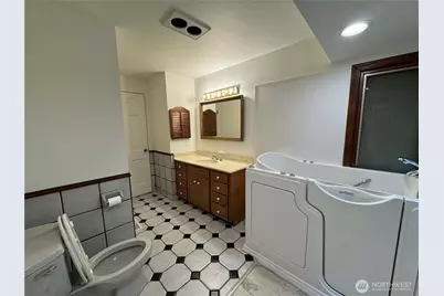 8505 NE 27th Place, Clyde Hill, WA 98004 - Photo 14