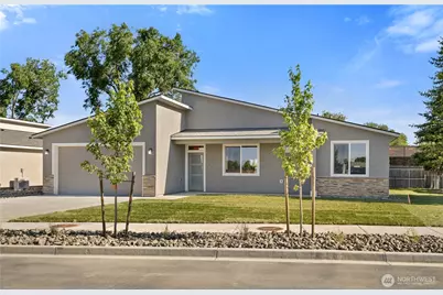 523 Dorsing Street, Moses Lake, WA 98837 - Photo 2