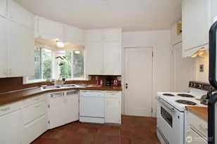 216 E 10th St, Port Angeles, WA 98362 - Photo 8