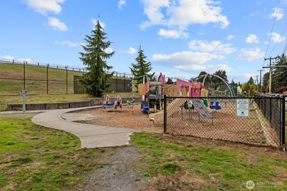 750 N 143rd Street #314, Seattle, WA 98133 - Photo 18