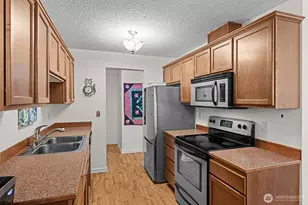 750 N 143rd St, Seattle, WA 98133 - Photo 4