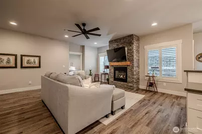 211 21st Street NW, East Wenatchee, WA 98802 - Photo 8