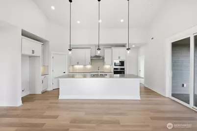 2946 Balsamroot Drive SE, Lacey, WA 98513 - Photo 2