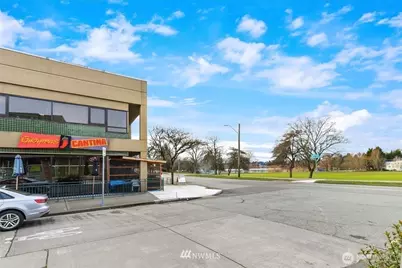 6539 4th Avenue NE #E, Seattle, WA 98115 - Photo 8