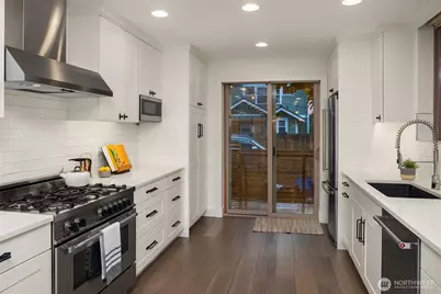 717 N 79th Street, Seattle, WA 98103 - Photo 12