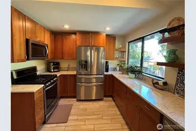 6673 NE Wellsly Place, Bremerton, WA 98311 - Photo 4