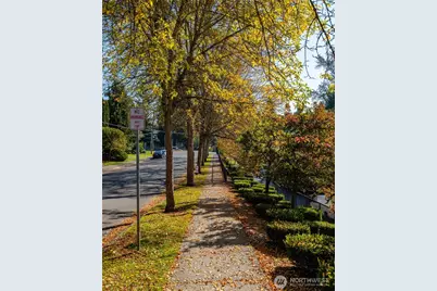 10709 Valley View Road #B403, Bothell, WA 98011 - Photo 32