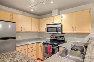 10709 Valley View Rd, Bothell, WA 98011 - Photo 14