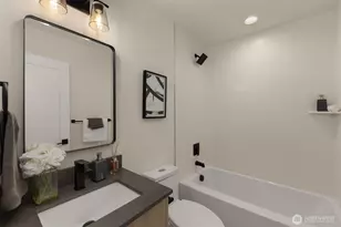 10306 E Midvale Ave N, Seattle, WA 98133 - Photo 16