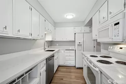 2100 3rd Avenue #1505, Seattle, WA 98121 - Photo 12