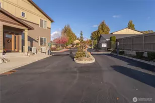 1051 N Baker Ave, East Wenatchee, WA 98802 - Photo 2