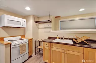 7911 5th Ave NE, Seattle, WA 98115 - Photo 4