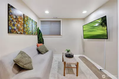 7911 5th Avenue NE #2, Seattle, WA 98115 - Photo 2